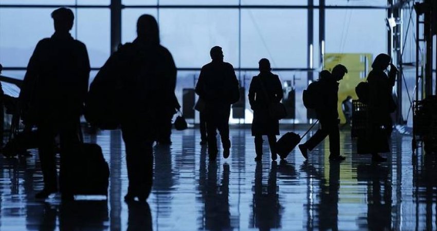 Largimi i të rinjve thellon krizën demografike, 62 për qind e emigrantëve nën 35 vjeç